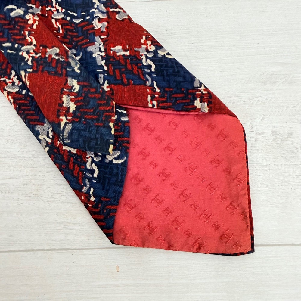 Vintage Chanel Silk Necktie Mens OS Red Navy Blue Geometric Jacquard Italy Logo - Picture 4 of 9